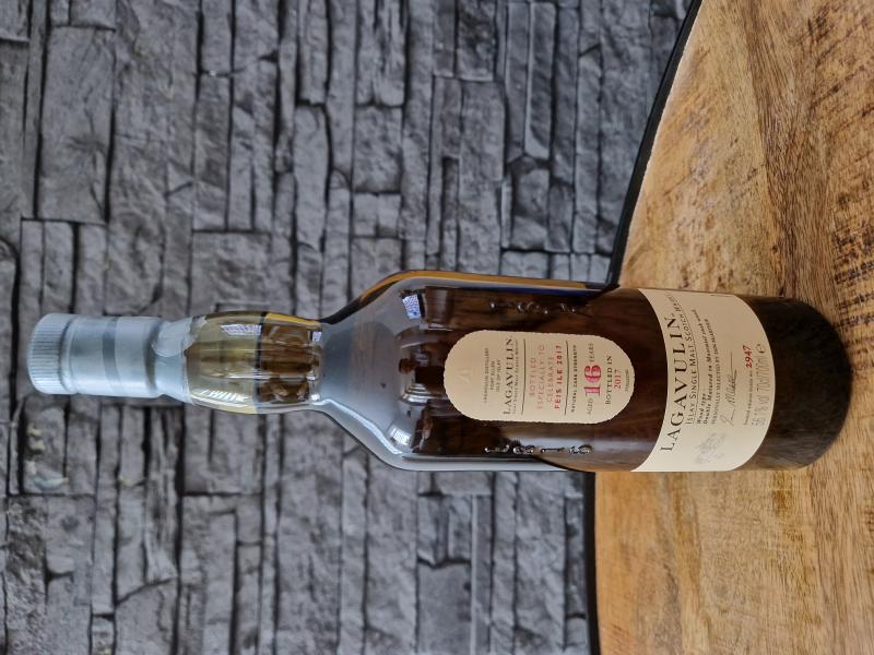 Whisky Lagavulin malt 16 years old, with box, 700 ml Lagavulin malt 16  years old, with box – price, reviews
