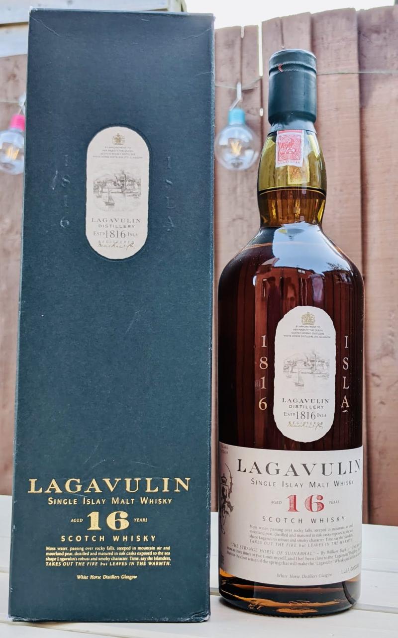 Lagavulin 16 Years Old Malt Malt Whisky 43% Vol. 0,7l i presentförpackning