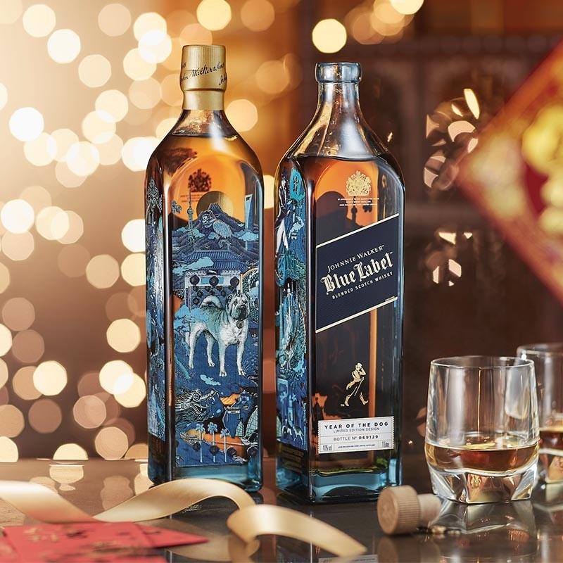 Johnny walker blue label. Johnnie Walker бутылка. Diageo Johnnie Walker. Johnnie Walker новая бутылка. Виски Блю дог.