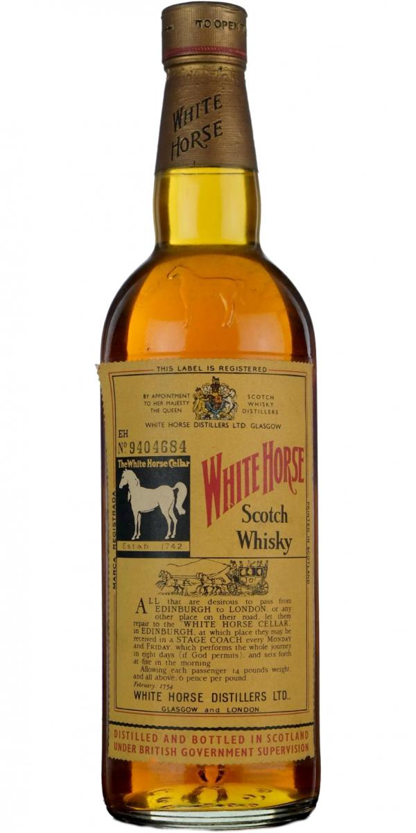 Виски хорс цена. Виски Вайт Хорс 0.7. Golden Horse виски. Белый виски. Whiskey Chariot.