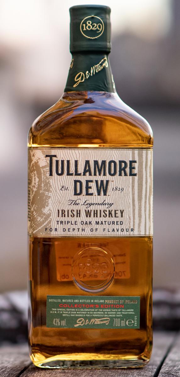 Tullamore dew 0.7 цена. Tullamore медовый. Tullamore Dew 0.7 бутылка. Таломори виски бутылка форма. Виски Туламор Дью 0.7 л круглая бутылка.